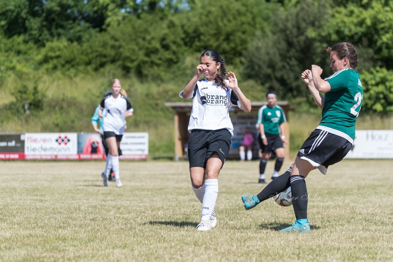 Bild 67 - wBJ TuRa Meldorf/Buesum - JFV Luebeck : Ergebnis: 1:0